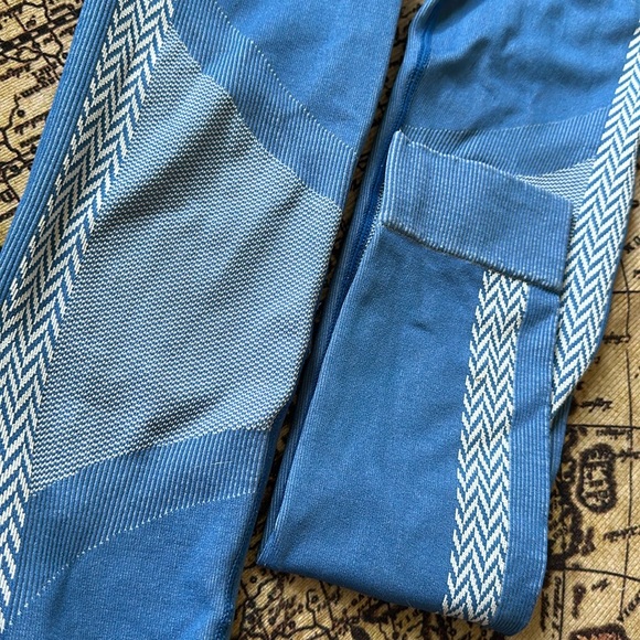 Fabletics Blue Leggings S/M - Picture 3 of 3